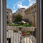 La Divina - Free Parking -