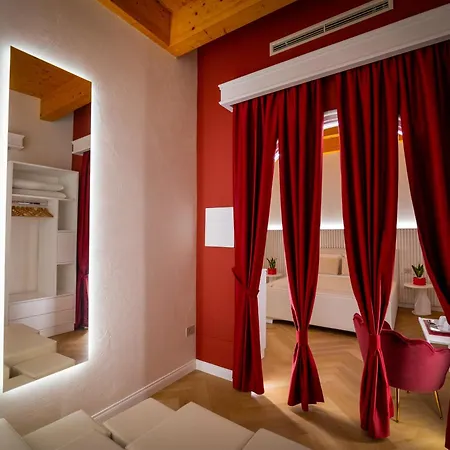 La Divina - Free Parking - Bed and Breakfast 4*