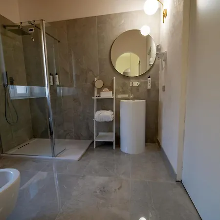 La Divina - Free Parking - Bed and Breakfast