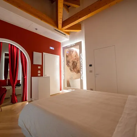 La Divina - Free Parking - Bed and Breakfast