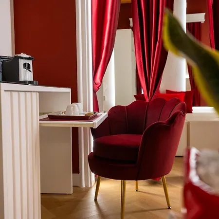 Bed and Breakfast La Divina - Free Parking -