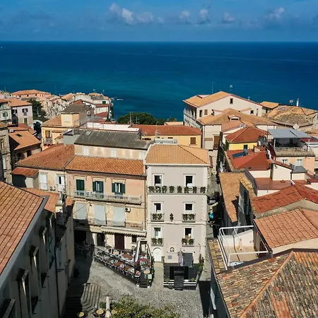 La Divina - Free Parking - Bed and Breakfast 4*