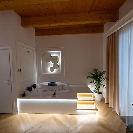 Bed and Breakfast La Divina - Free Parking -