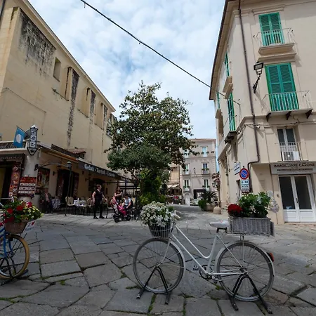 La Divina - Free Parking - Bed and Breakfast