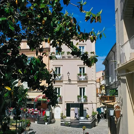 La Divina - Free Parking - Bed and Breakfast