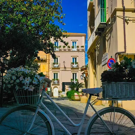 La Divina - Free Parking -