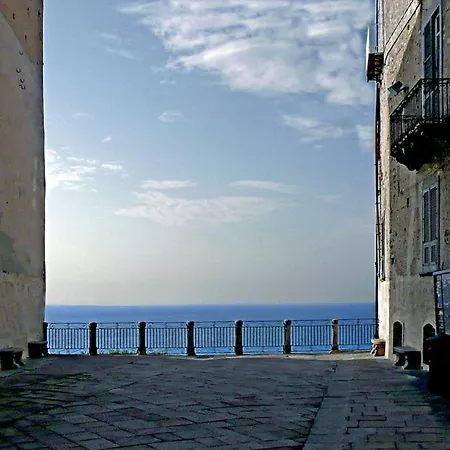 Bed and Breakfast La Divina - Free Parking -