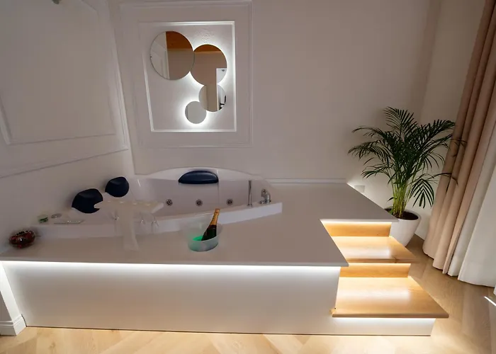 La Divina - Free Parking -