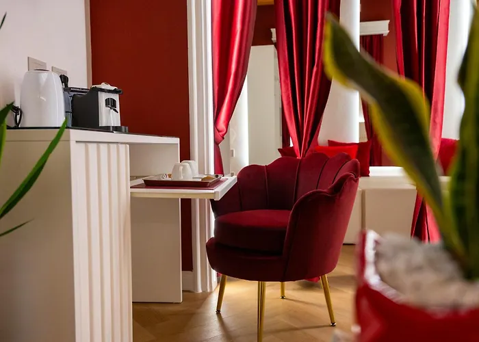 Bed & Breakfast La Divina - Free Parking -