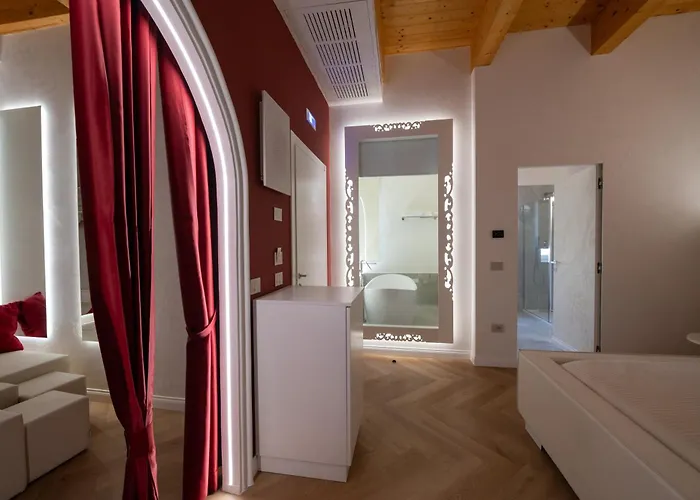 La Divina - Free Parking - Bed & Breakfast 4*