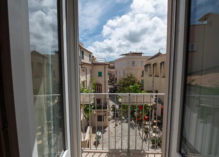 La Divina - Free Parking - Bed & Breakfast