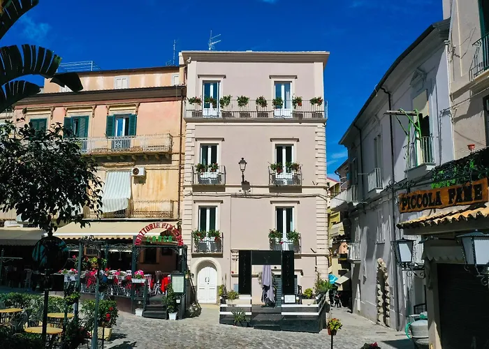 La Divina - Free Parking -