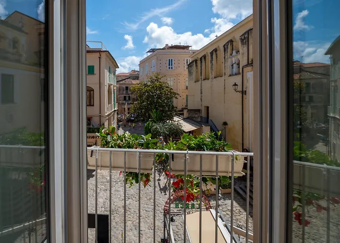 La Divina - Free Parking -