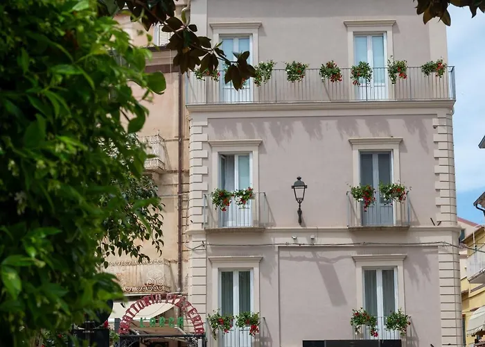 La Divina - Free Parking -