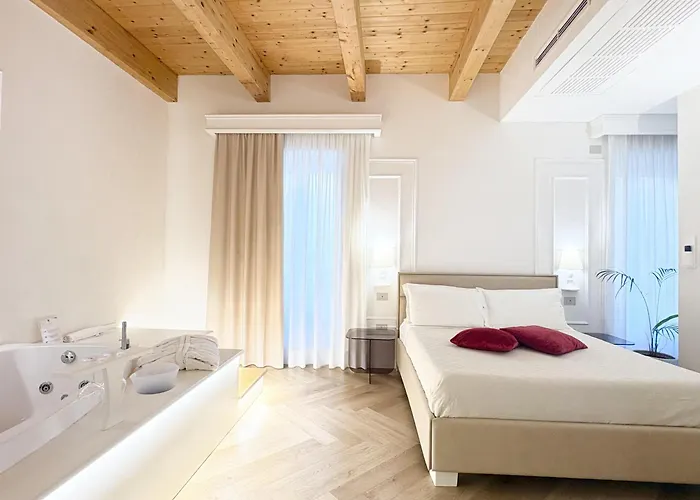 La Divina - Free Parking - Bed & Breakfast 4*