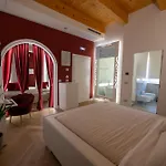 La Divina - Free Parking -