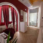 La Divina - Free Parking -