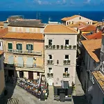 La Divina - Free Parking -