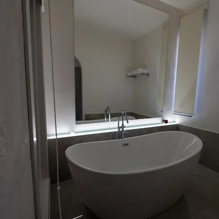 La Divina - Free Parking - Alojamento de Acomodação e Pequeno-almoço