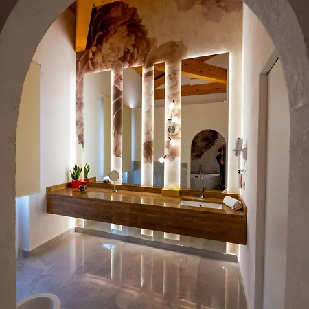 La Divina - Free Parking -