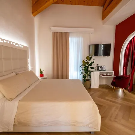 La Divina - Free Parking - Couette-café Tropea