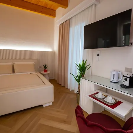 La Divina - Free Parking - 4*