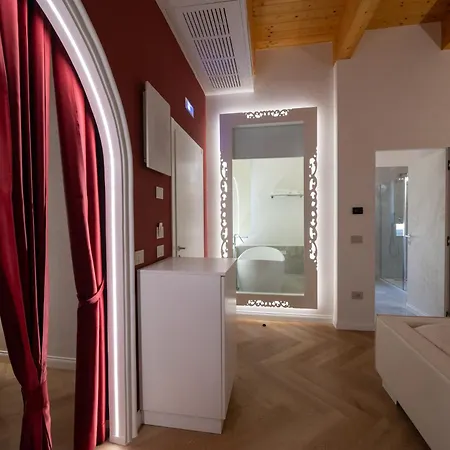 La Divina - Free Parking - Frühstückspension 4*