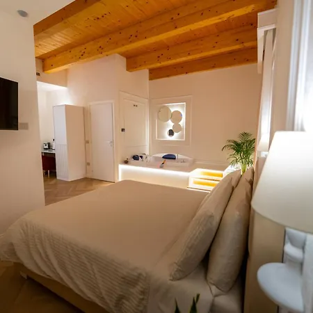 Bed & Breakfast La Divina - Free Parking - *