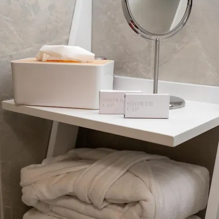 Alojamento de Acomodação e Pequeno-almoço La Divina - Free Parking - 4*