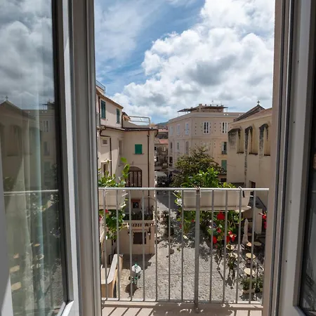 La Divina - Free Parking - Bed & Breakfast