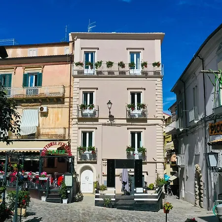La Divina - Free Parking -