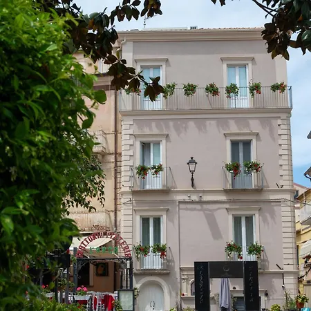 La Divina - Free Parking -