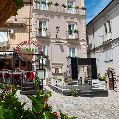 לינה וארוחת בוקר La Divina - Free Parking -