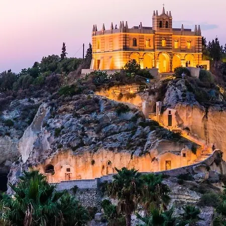 Bed & Breakfast La Divina - Free Parking - Tropea