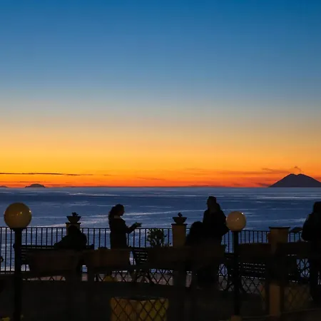 La Divina - Free Parking - Alojamento de Acomodação e Pequeno-almoço 4*