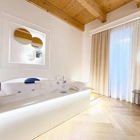 La Divina - Free Parking - Bed & Breakfast