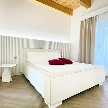 La Divina - Free Parking - Couette-café 4*