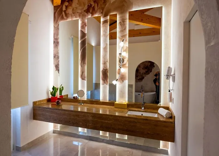 La Divina - Free Parking -