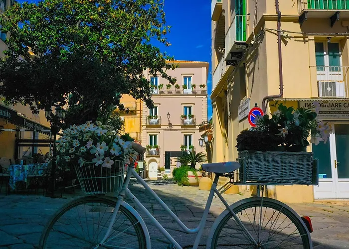 La Divina - Free Parking -