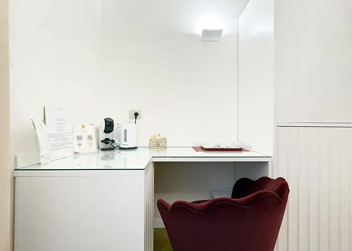 Bed & Breakfast La Divina - Free Parking -