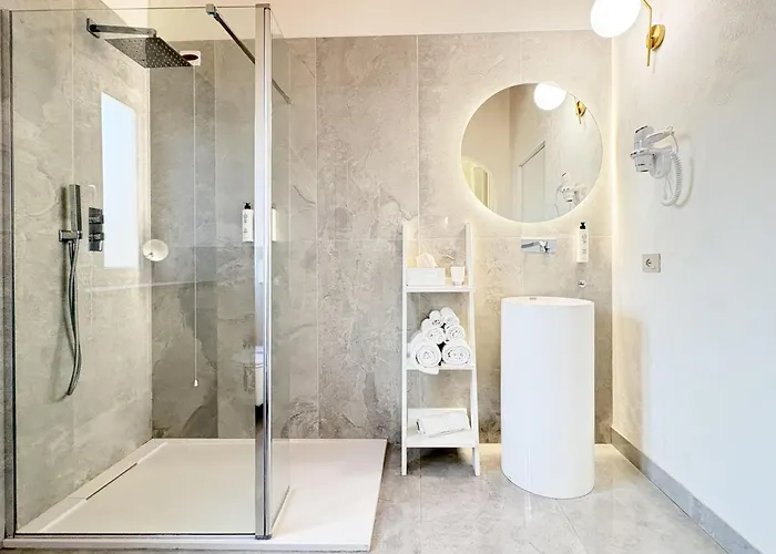 Bed & Breakfast La Divina - Free Parking - 4*